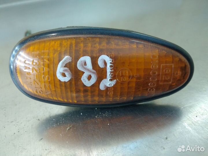 Повторитель в крыло левый Mitsubishi Galant 1993 1