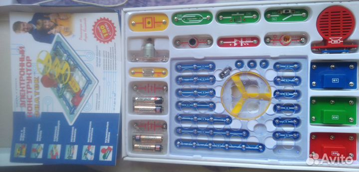 Электронный конструктор Знаток