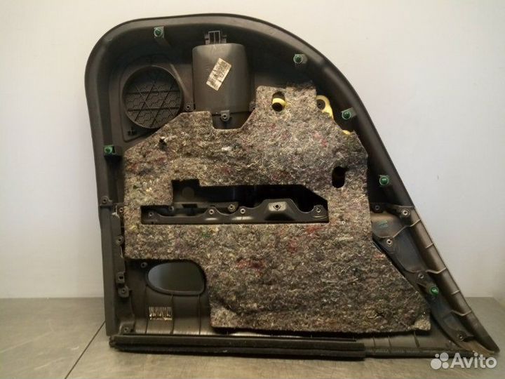 Обшивка двери задняя правая Toyota Yaris 2 P90