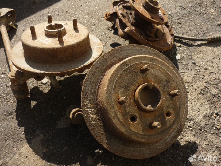 Задний кулак Шевроле Лачетти