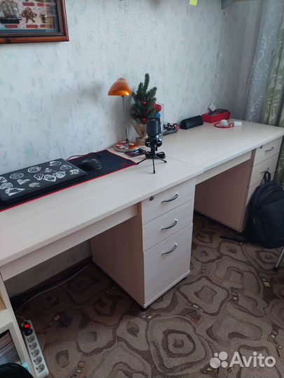 Письменный стол