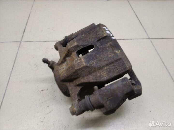 Суппорт передний левый Corolla E15 2006-2013