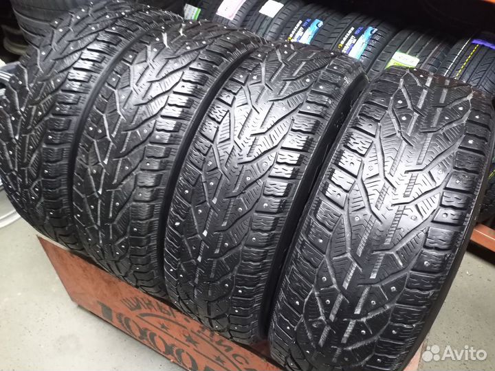 Kormoran SUV Stud 215/65 R16 102T