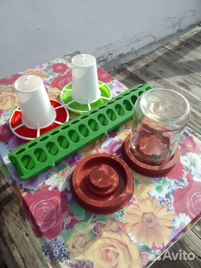 Кормушки и поилки для цыплят