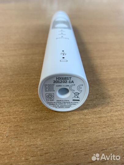 Электрическая звуковая зубная щетка Philips HX6877