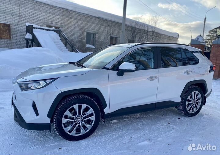 В разборе Toyota RAV4 2019 год