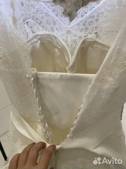 Свадебное платье со шлейфом Love Bridal London