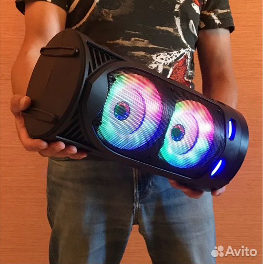 Колонка беспроводная бумбокс с микрофоном