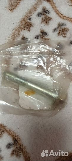 Болт автомобильный мицубиси лансер