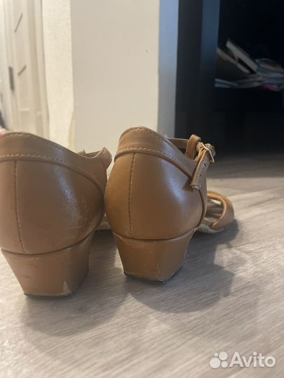 Обувь для бальных танцев