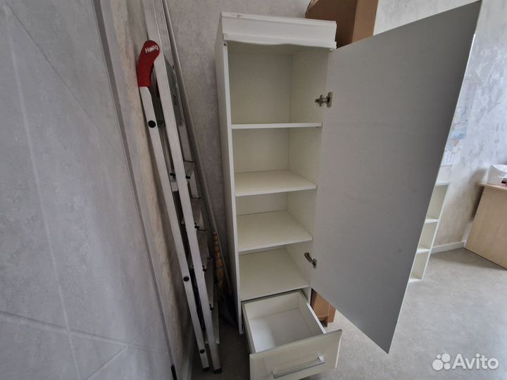 Шкаф и полка