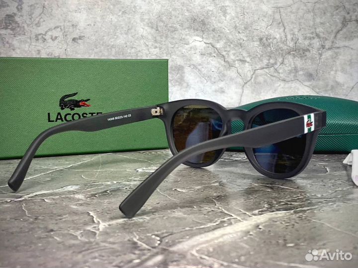 Очки Lacoste классические с комплектом