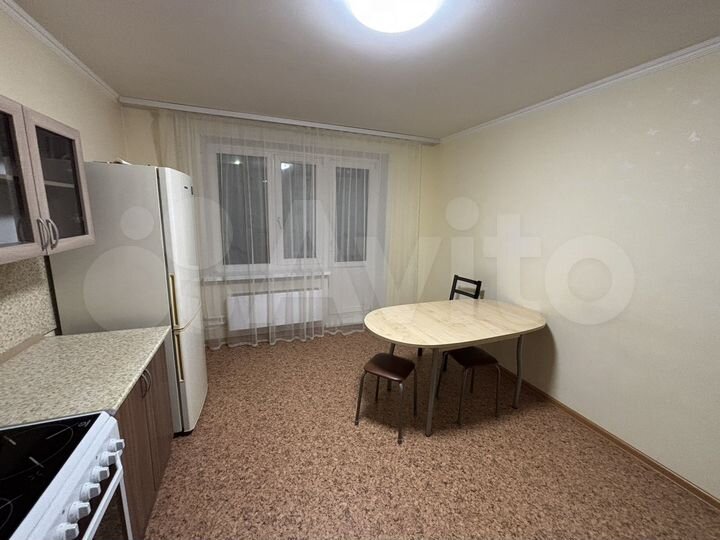 2-к. квартира, 64 м², 1/14 эт.