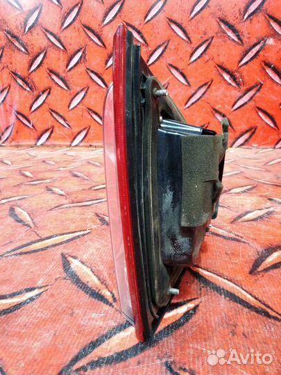 Фонарь внутренний левый Toyota Land Cruiser 200 20