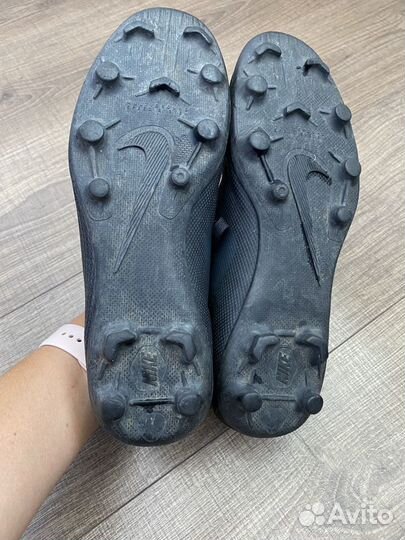 Футбольные кроссовки