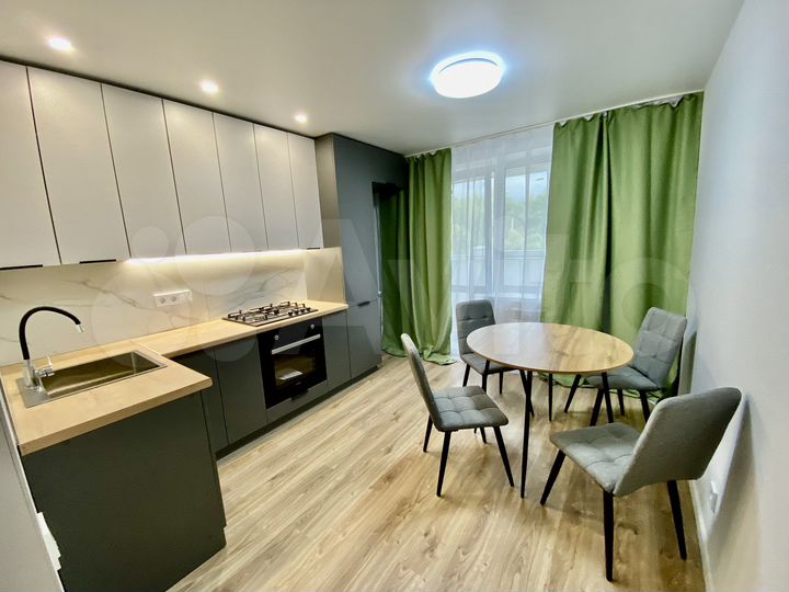 2-к. квартира, 52 м², 1/3 эт.