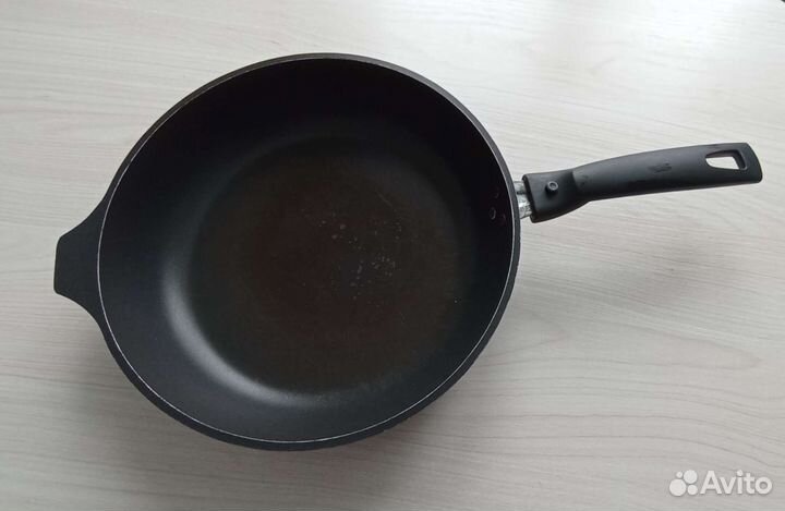 Сковорода Kukmara 26 см с крышкой и съёмной ручкой