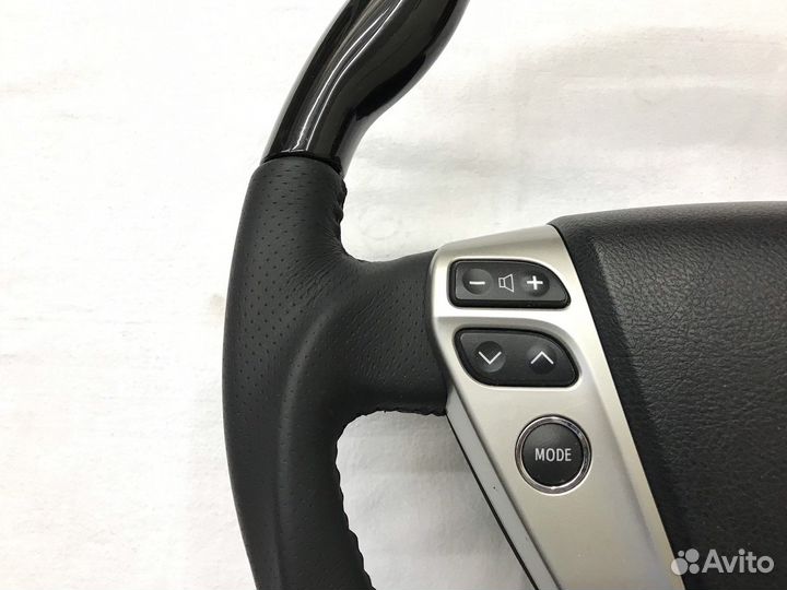 Анатомический руль с чёрной косточкой Toyota