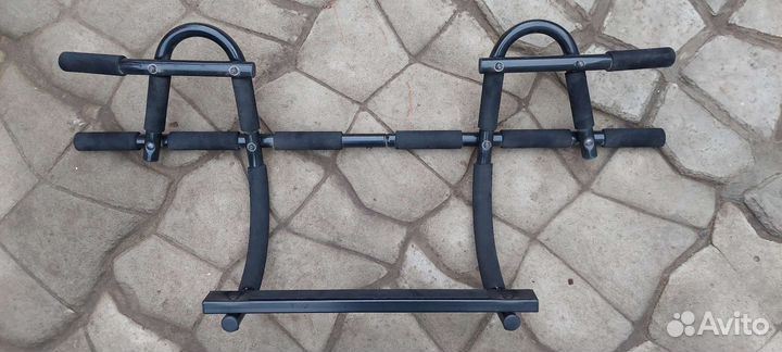 Турник дверной накладной Torneo A900