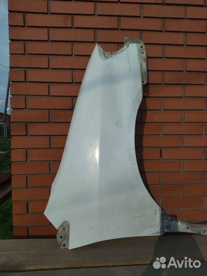 Крыло переднее правое белое Toyota Ipsum кузов 10