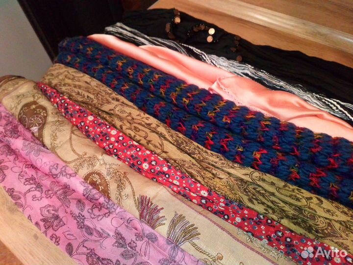 Шарфы и платки 8 шт