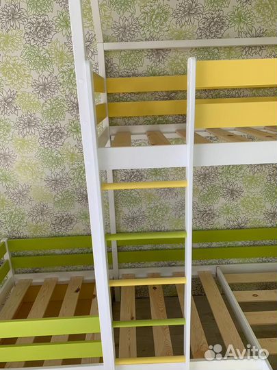 Двухъярусная кровать на 3 места