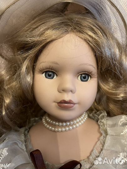 Кукла фарфоровая коллекционная