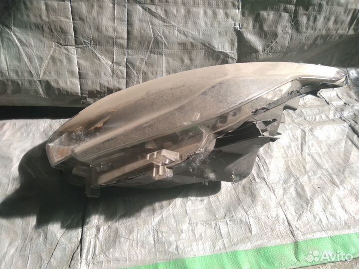 Фара левая Mitsubishi L200 2015