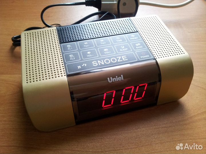 Часы, будильник, цифровое радио Uniel UTR-32