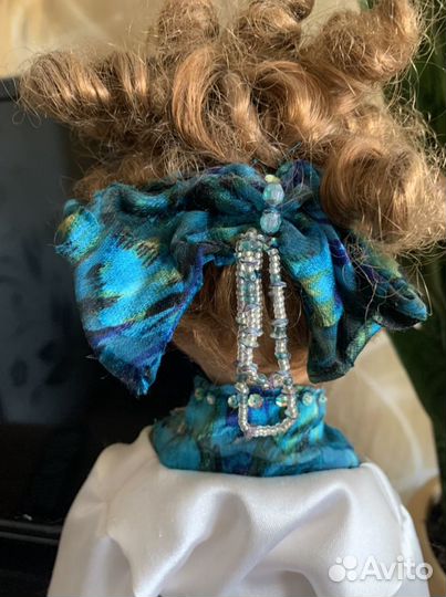 Кукла фарфоровая