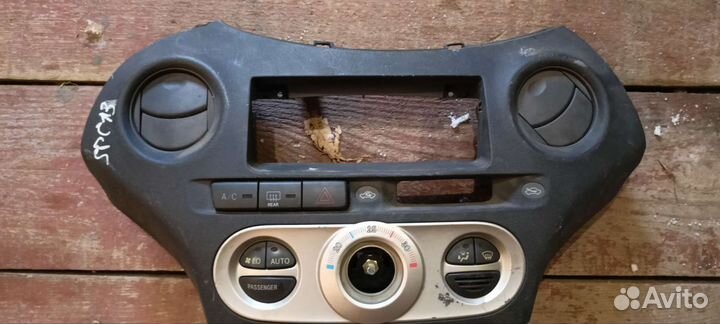 Блок управления климатом toyota vitz platz spc13