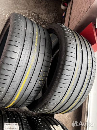 Pirelli P Zero PZ4 315/30 R22 и 275/35 R22