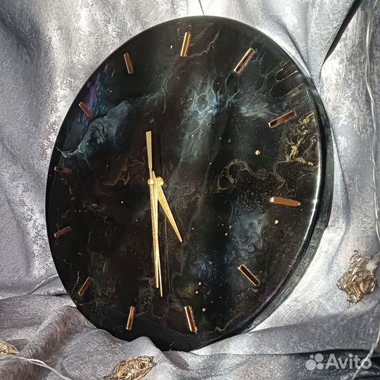Часы настенные из эпоксидной смолы