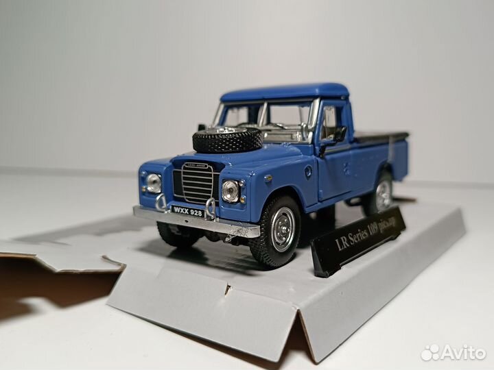 Модель 1/43 Land Rover 109 Pickup синий Cararama