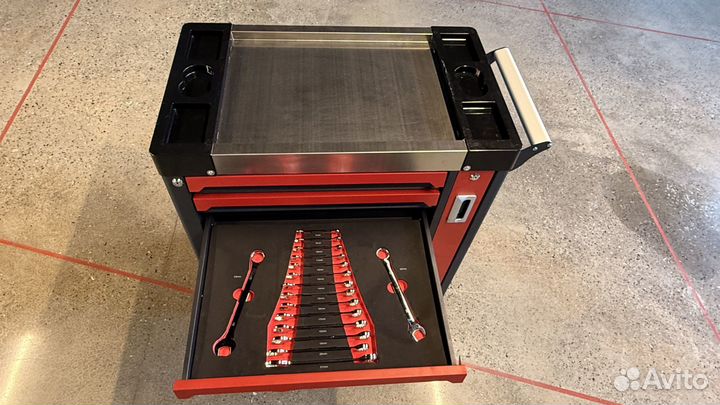 Тележка инструментальная с инструментом