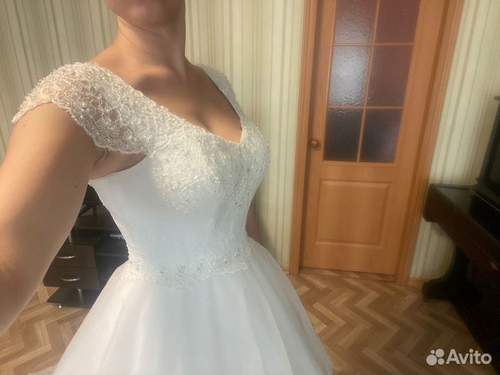 Свадебное платье со шлейфом