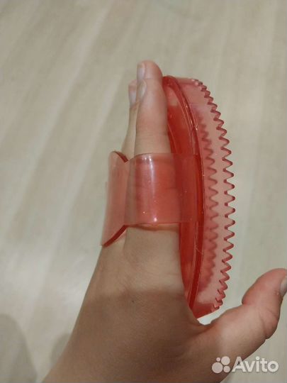 Скребница для лошадей