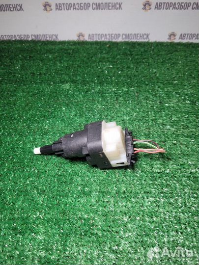 Датчик включения стопсигнала Volkswagen Golf