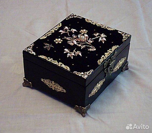 Деревянная шкатулка 