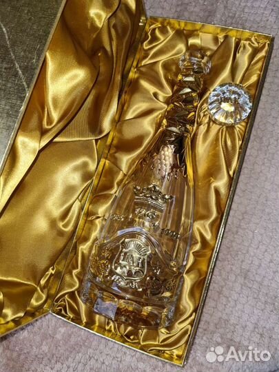 Хрустальная бутылка из под алкоголя