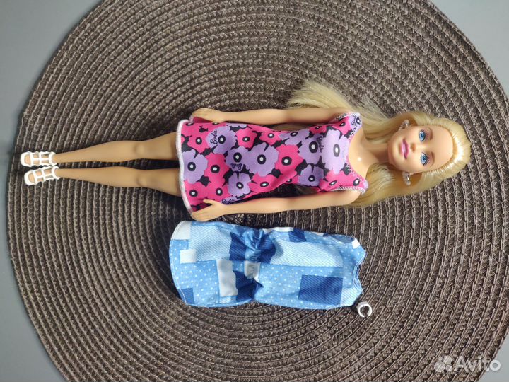 Барби на плоской стопе.Индонезия,Mattel