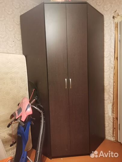 Шкаф угловой