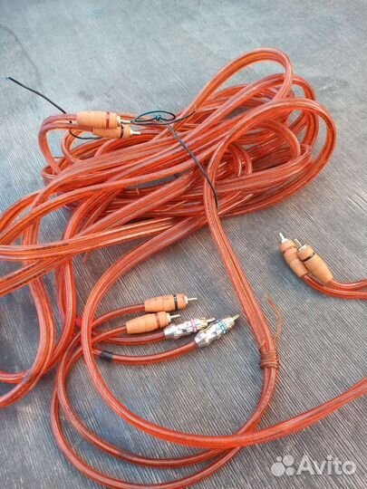 Провода на сабуфер