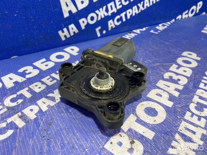 Моторчик стеклоподъемника Mercedes-Benz W220 седан