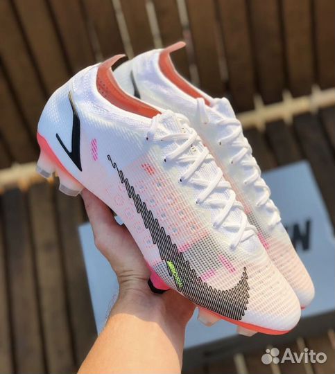 Футбольные бутсы Nike