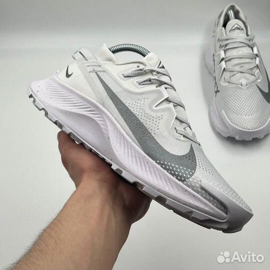 Белые кроссовки Nike Pegasus Trail 2