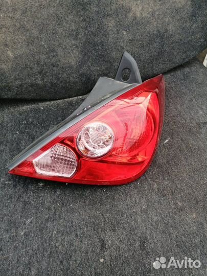 Стоп-сигнал правый Nissan Tiida C11