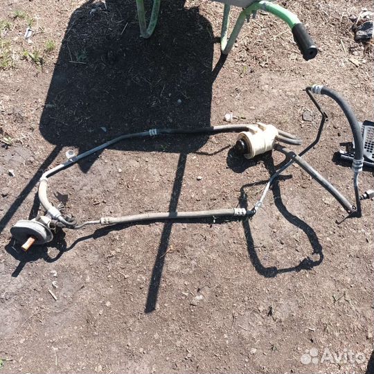 Трубки гура с бачком Renault логан