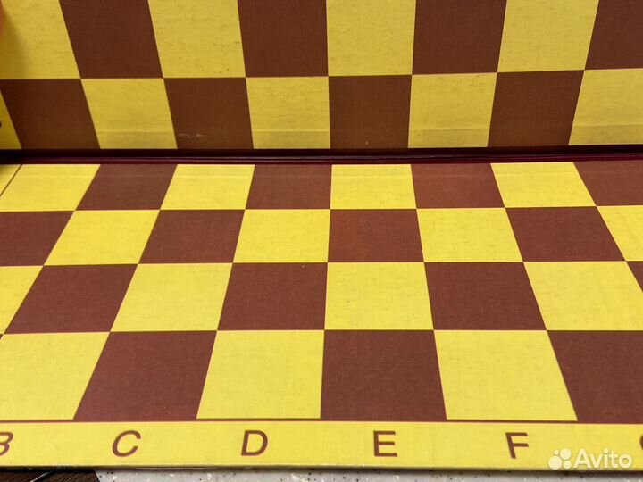 Доска для игры в шашки и шахматы
