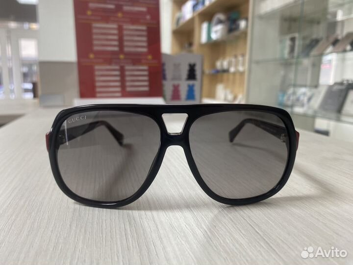 Солнечные очки gucci